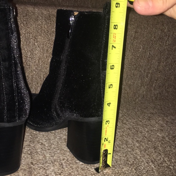 🖤NWT Franco Sarto Black Velvet Booties - Picture 6 of 8